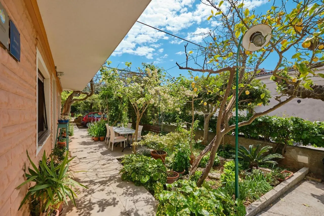 Apartments With A Parking Space Mali Losinj