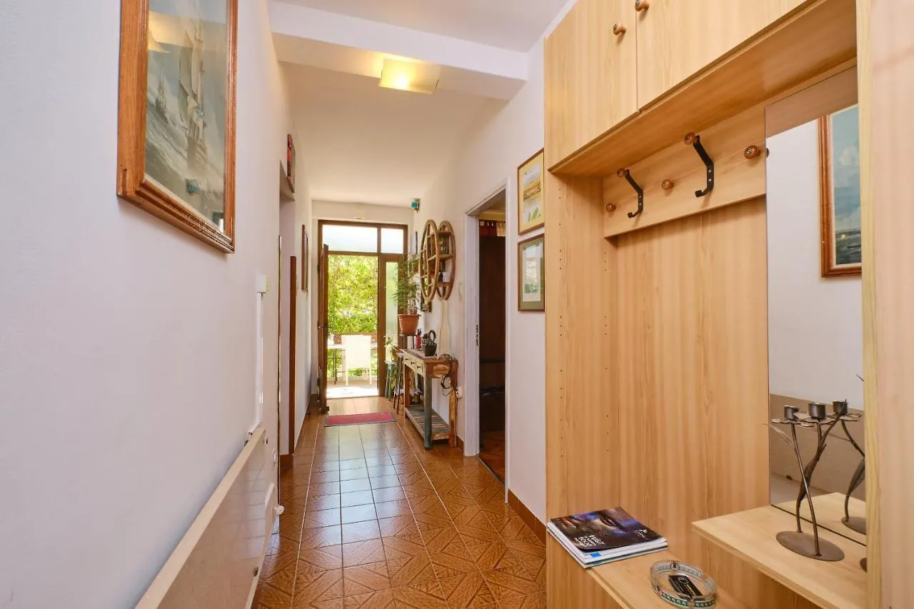 Apartments With A Parking Space Mali Losinj