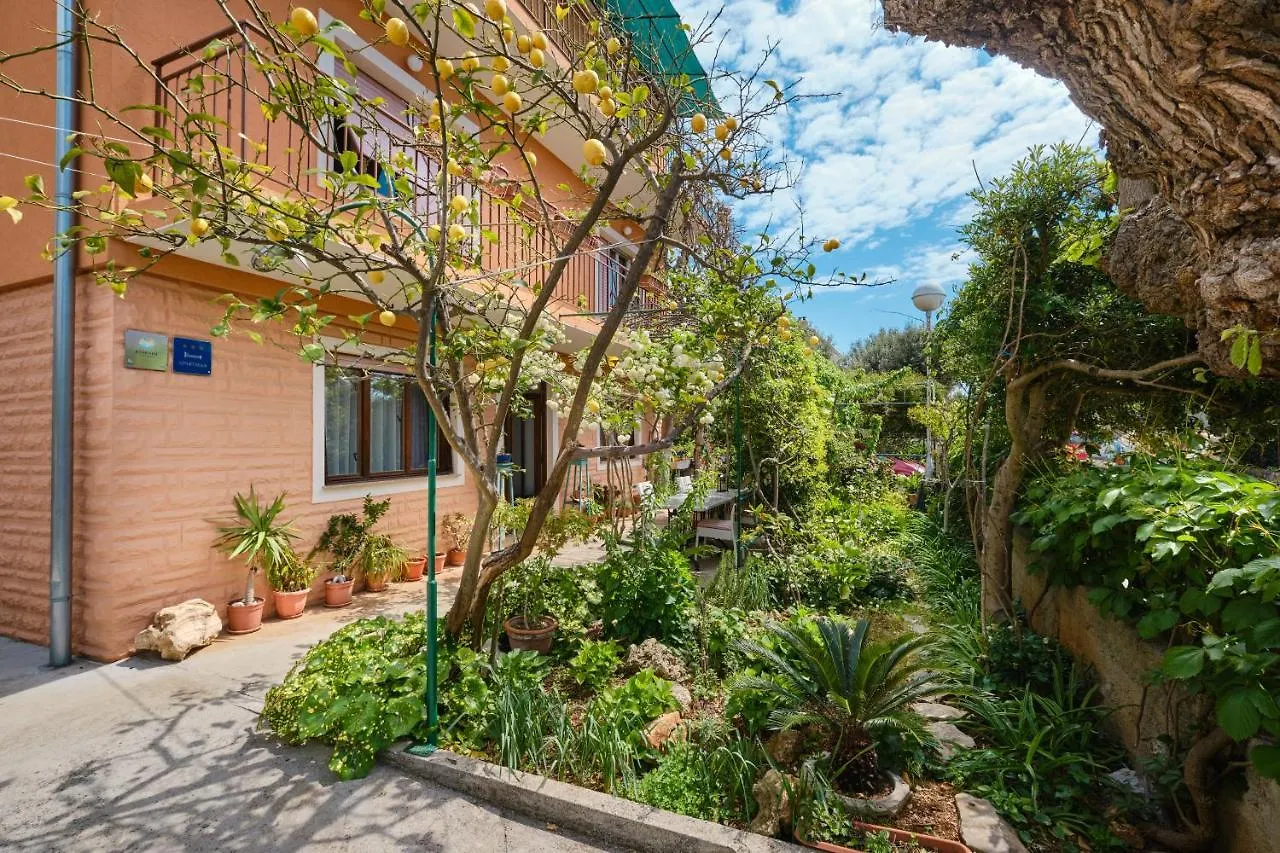 Apartments With A Parking Space Mali Losinj