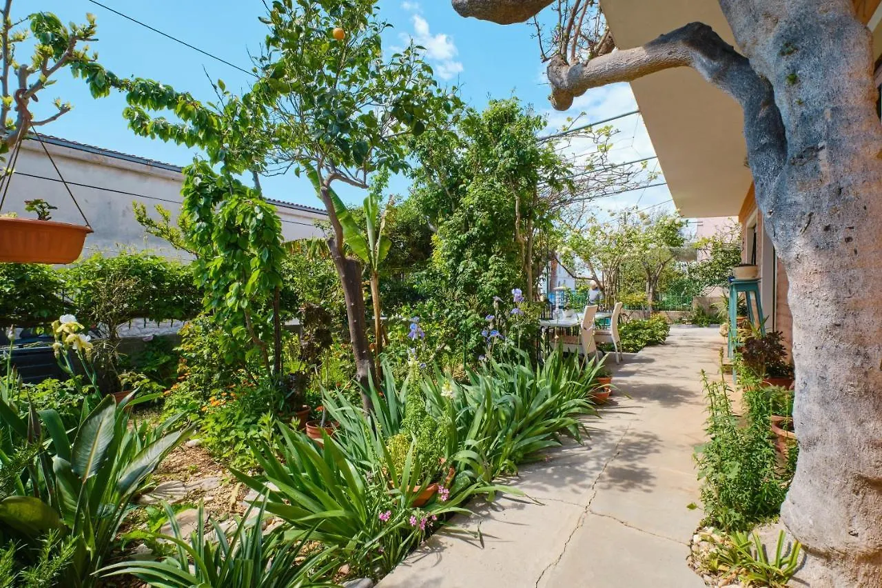 Apartments With A Parking Space Mali Losinj